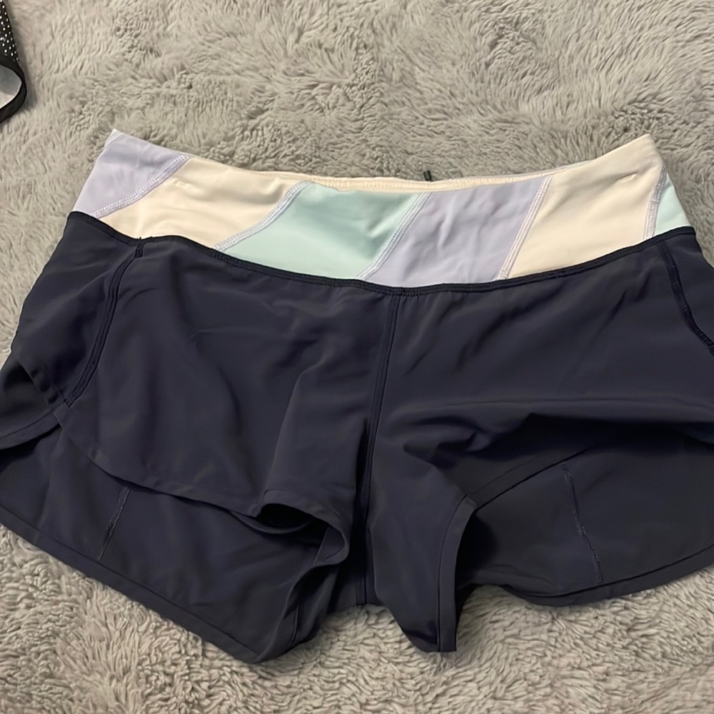 Lululemon shorts size 6
